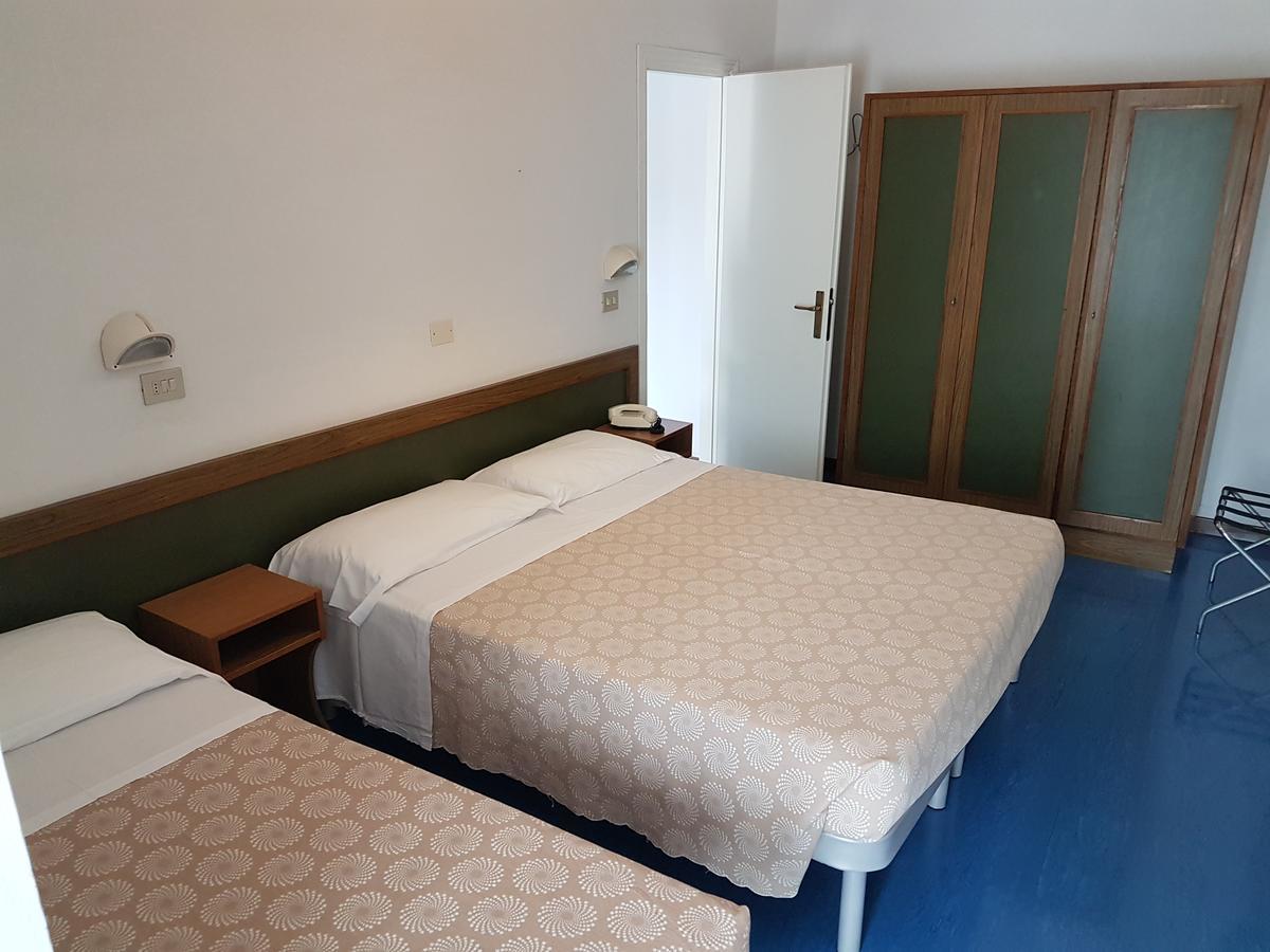 Hotel Residence Adriana Чезенатико Экстерьер фото