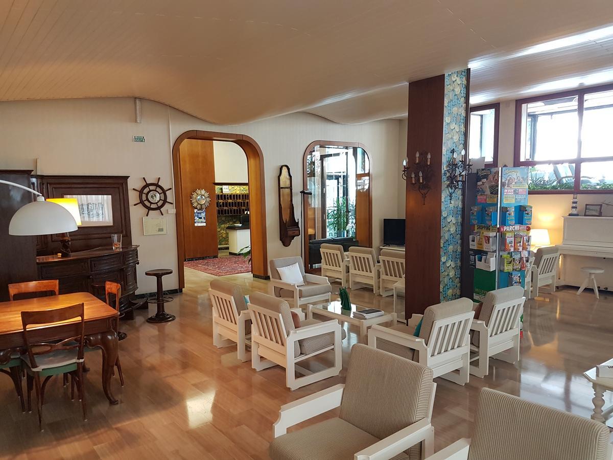Hotel Residence Adriana Чезенатико Экстерьер фото