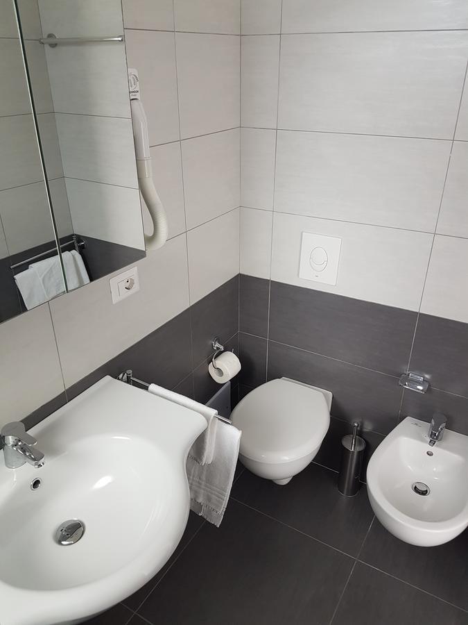 Hotel Residence Adriana Чезенатико Экстерьер фото