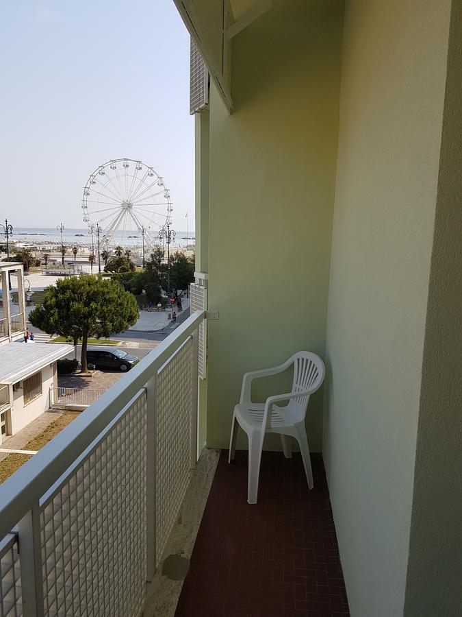 Hotel Residence Adriana Чезенатико Экстерьер фото